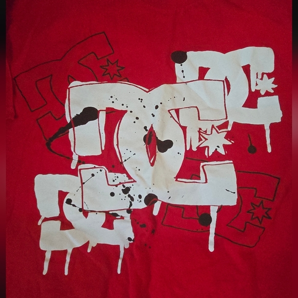 DC Red Graphic Tee - Short Sleeve SzXL LIKE NEW - Picture 3 of 5